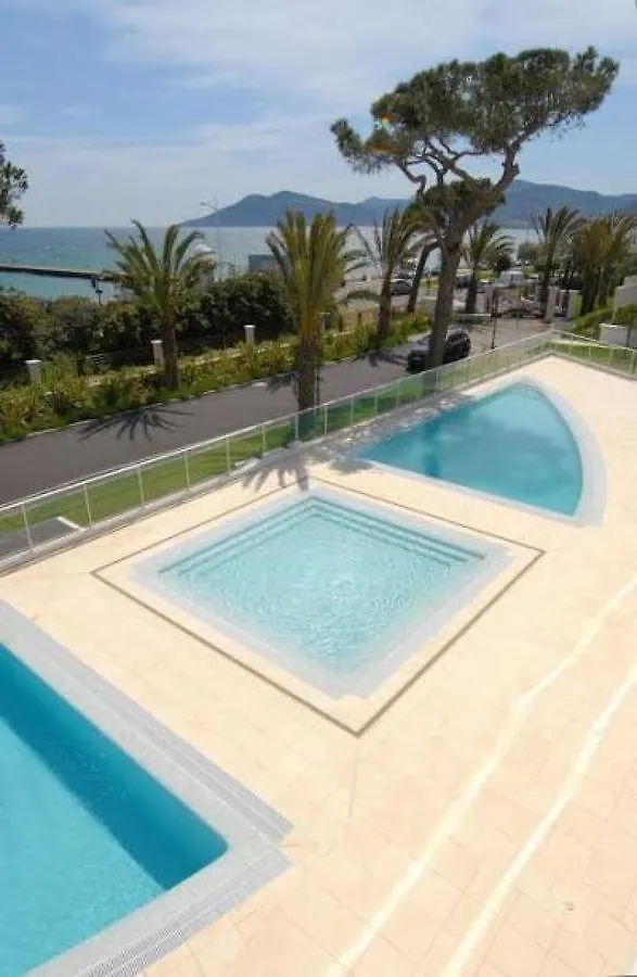 Stunning Three Bedroom Apartment On Seafront In Cannes With Panoramic Sea Views 399 Francia